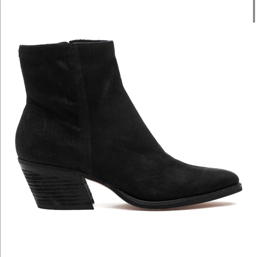 Dolce Vita Perforated Booties Black 8 Ankle Boots Block Heel Zip Up - Picture 5 of 9